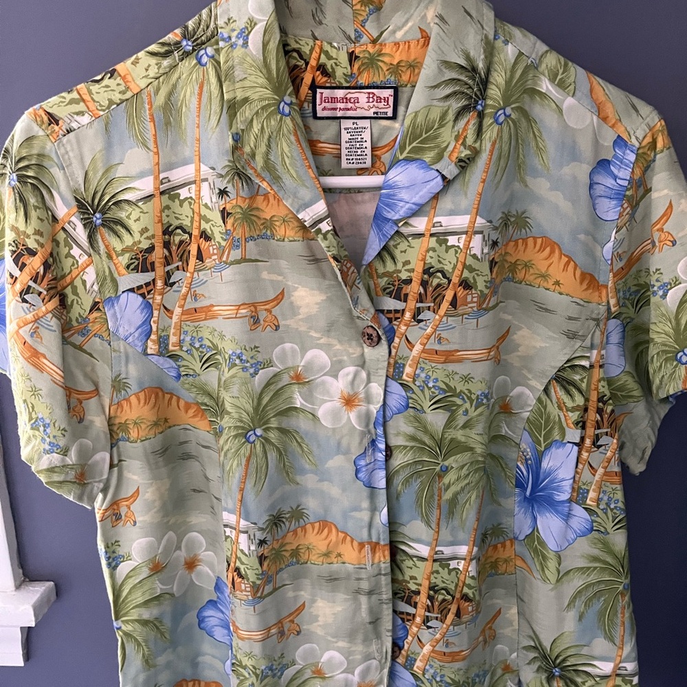Jamaica Bay Women’s Cropped Tropical Shirt - Petite large